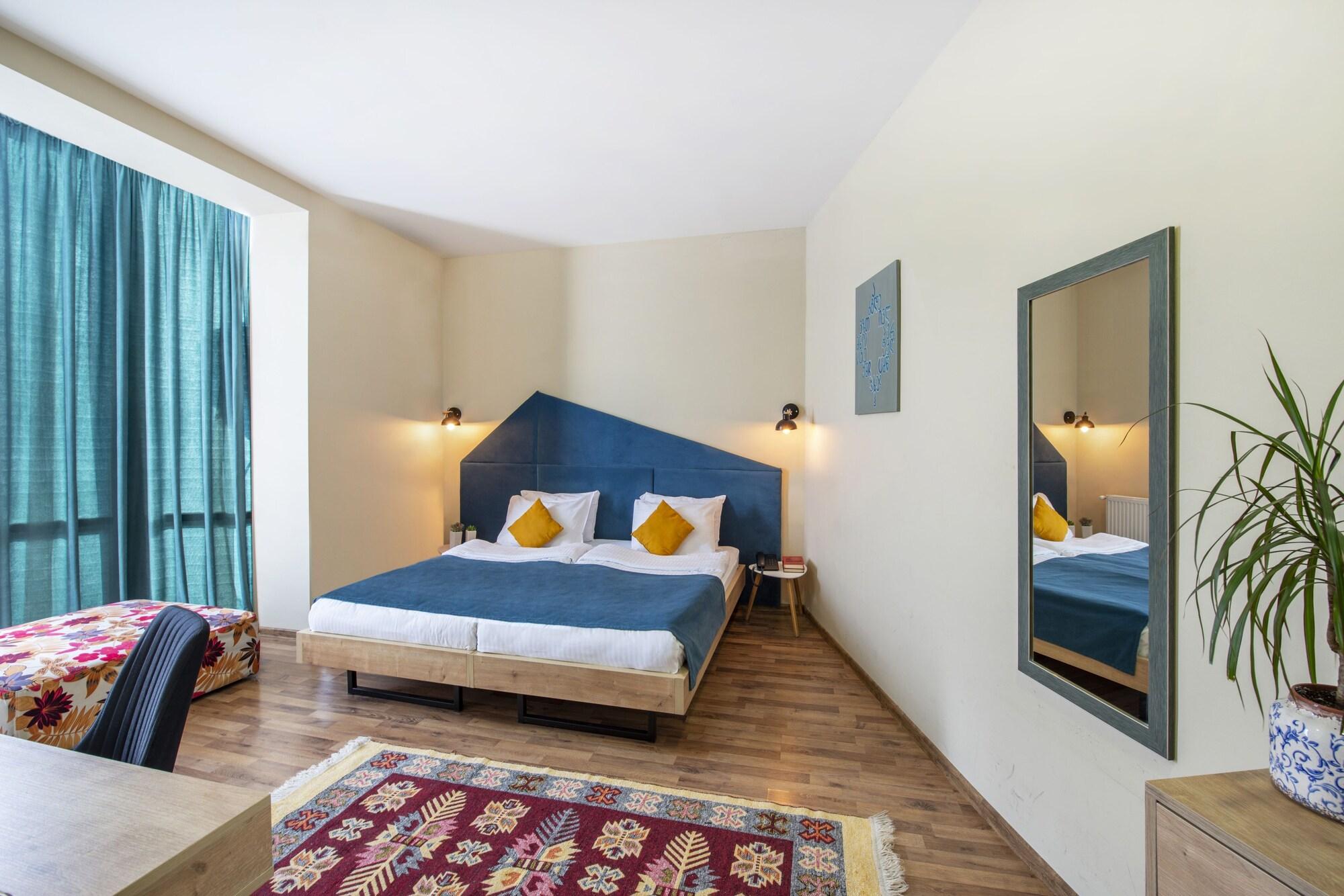 Alphabet Boutique Hotel Тбилиси Екстериор снимка