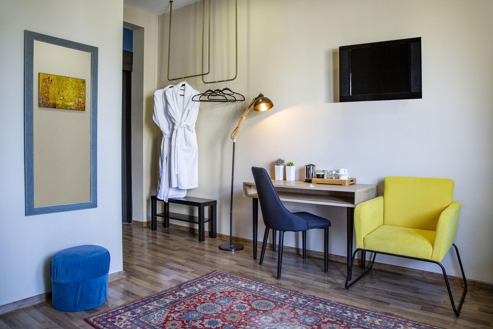 Alphabet Boutique Hotel Тбилиси Екстериор снимка