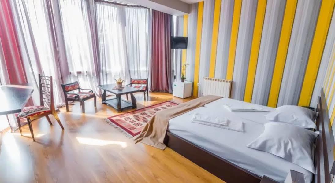 Alphabet Boutique Hotel Тбилиси Екстериор снимка